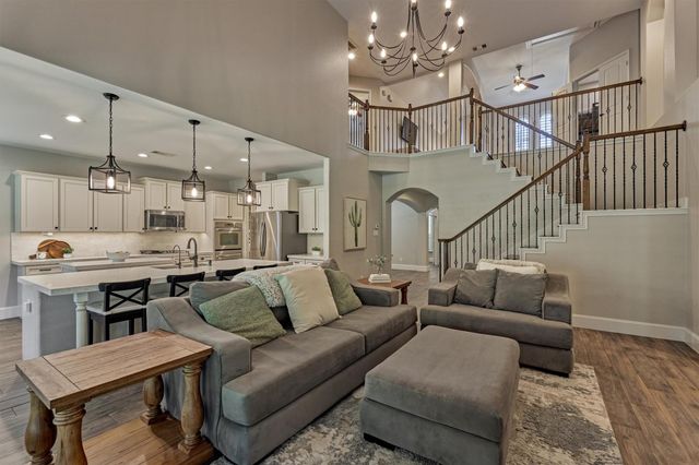 155 W Wading Pond Circle, Tomball, TX 77375