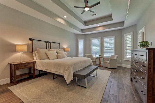 155 W Wading Pond Circle, Tomball, TX 77375