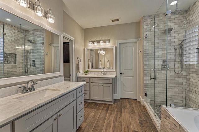 155 W Wading Pond Circle, Tomball, TX 77375