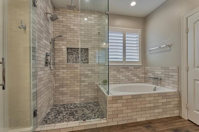 155 W Wading Pond Circle, Tomball, TX 77375