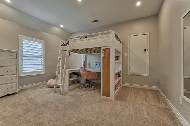 155 W Wading Pond Circle, Tomball, TX 77375