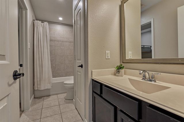 155 W Wading Pond Circle, Tomball, TX 77375