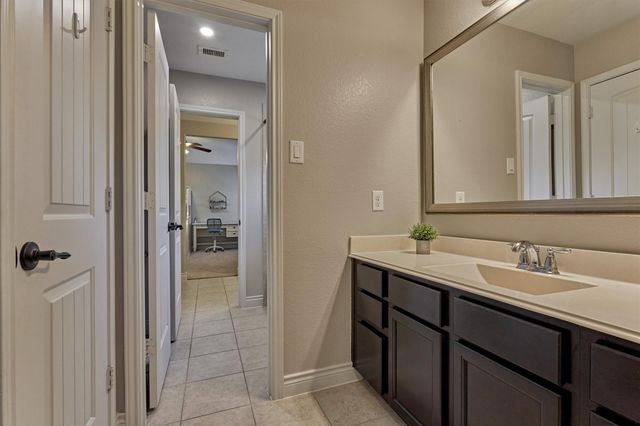 155 W Wading Pond Circle, Tomball, TX 77375