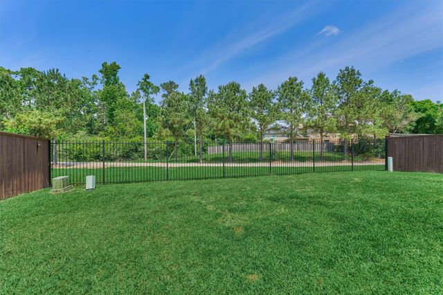 155 W Wading Pond Circle, Tomball, TX 77375