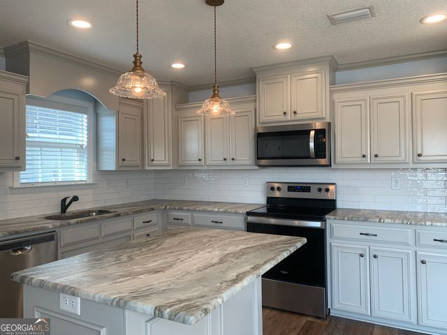 3817 Cutshaw Trail, Hahira, GA 31632