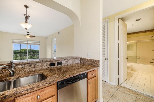 3600 OAKS CLUBHOUSE Drive 505, Pompano Beach, FL 33069