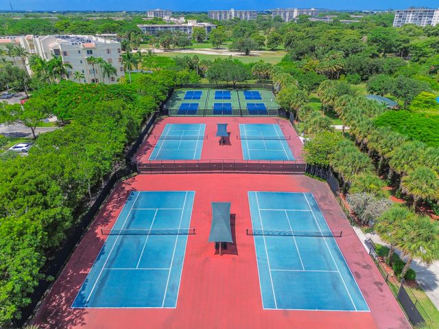 3600 OAKS CLUBHOUSE Drive 505, Pompano Beach, FL 33069