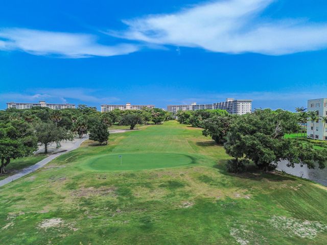 3600 OAKS CLUBHOUSE Drive 505, Pompano Beach, FL 33069