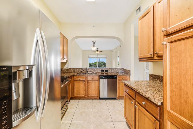 3600 OAKS CLUBHOUSE Drive 505, Pompano Beach, FL 33069