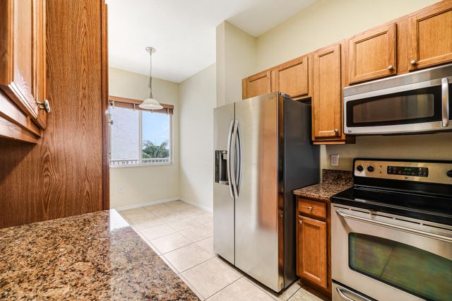 3600 OAKS CLUBHOUSE Drive 505, Pompano Beach, FL 33069