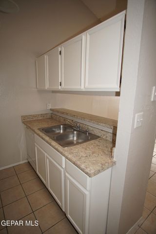 2917 E Glen Drive, A, El Paso, TX 79936
