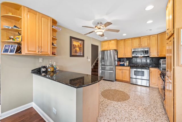 1005 E Orchard Street, Arlington Heights, IL 60005