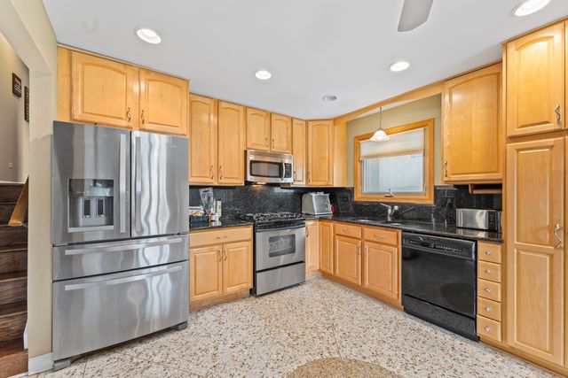 1005 E Orchard Street, Arlington Heights, IL 60005