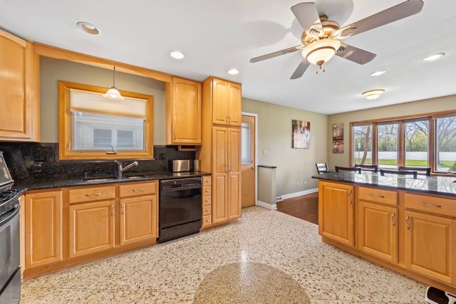 1005 E Orchard Street, Arlington Heights, IL 60005