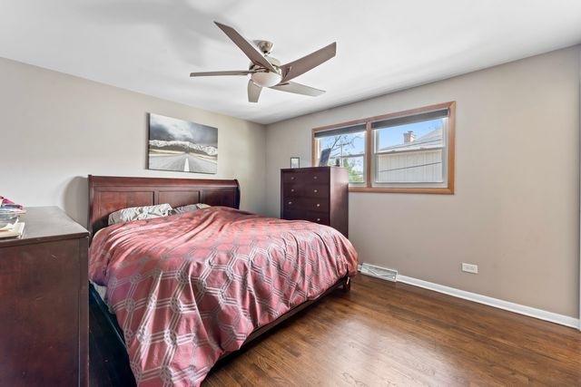 1005 E Orchard Street, Arlington Heights, IL 60005