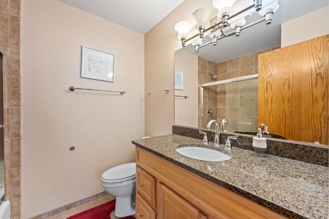 1005 E Orchard Street, Arlington Heights, IL 60005
