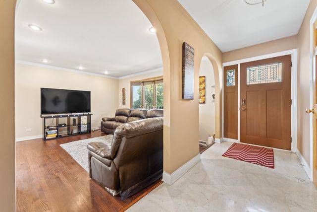 1005 E Orchard Street, Arlington Heights, IL 60005
