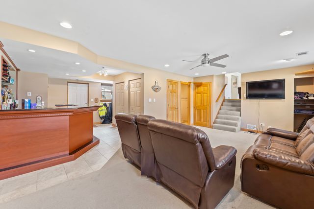 1005 E Orchard Street, Arlington Heights, IL 60005