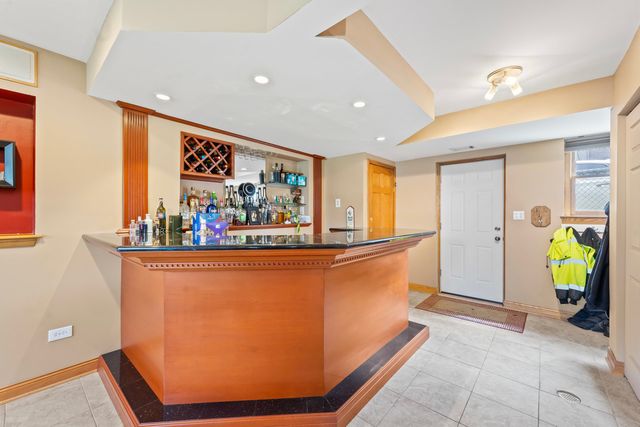 1005 E Orchard Street, Arlington Heights, IL 60005