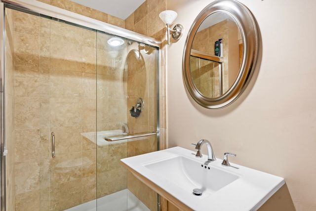 1005 E Orchard Street, Arlington Heights, IL 60005
