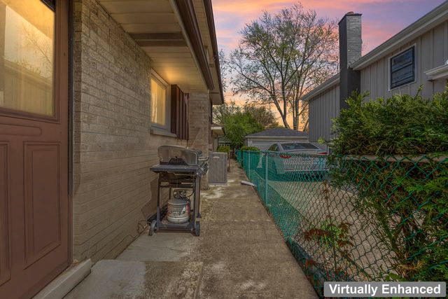1005 E Orchard Street, Arlington Heights, IL 60005