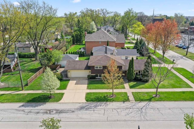 1005 E Orchard Street, Arlington Heights, IL 60005