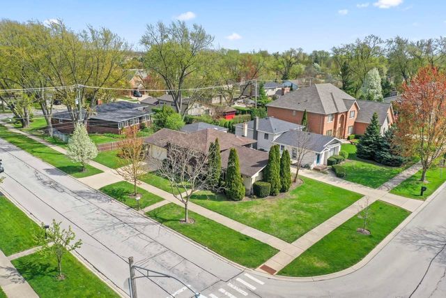 1005 E Orchard Street, Arlington Heights, IL 60005