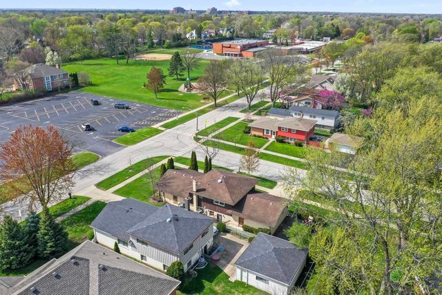 1005 E Orchard Street, Arlington Heights, IL 60005
