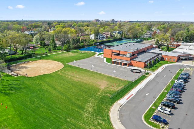 1005 E Orchard Street, Arlington Heights, IL 60005