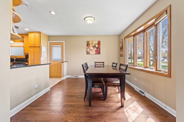 1005 E Orchard Street, Arlington Heights, IL 60005