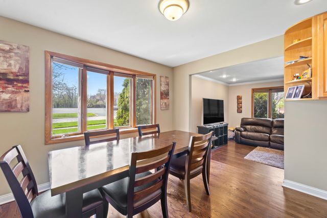 1005 E Orchard Street, Arlington Heights, IL 60005