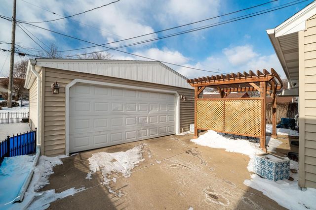 4049 S Hately AVENUE, Saint Francis, WI 53235