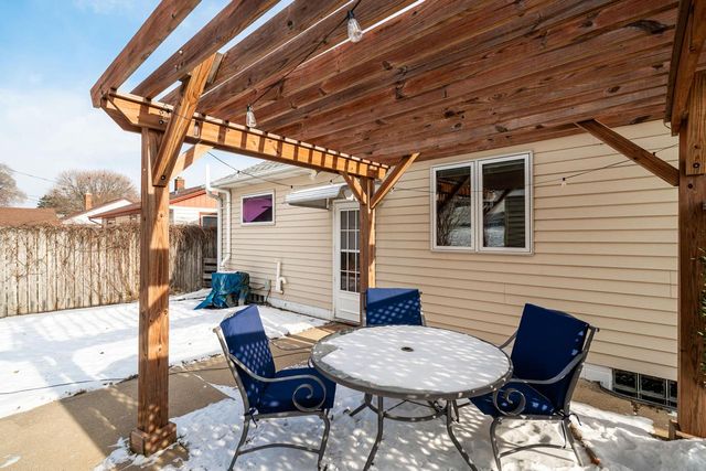 4049 S Hately AVENUE, Saint Francis, WI 53235