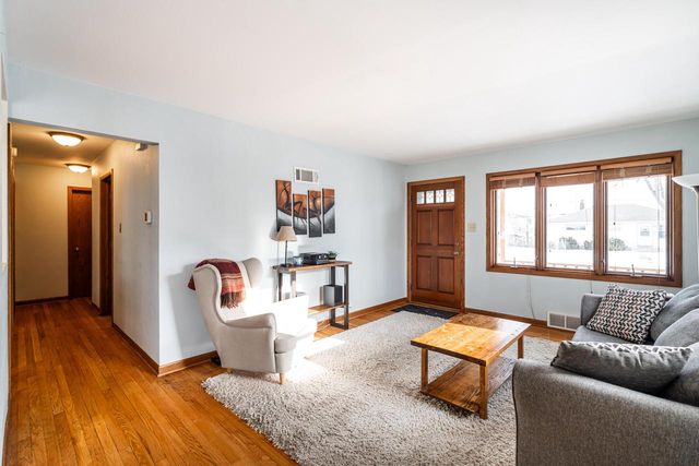 4049 S Hately AVENUE, Saint Francis, WI 53235