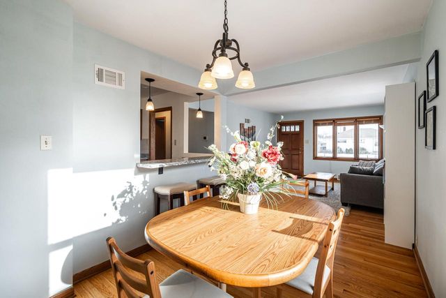 4049 S Hately AVENUE, Saint Francis, WI 53235