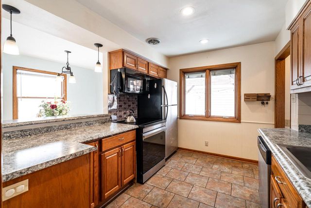 4049 S Hately AVENUE, Saint Francis, WI 53235