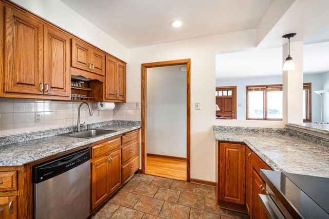 4049 S Hately AVENUE, Saint Francis, WI 53235