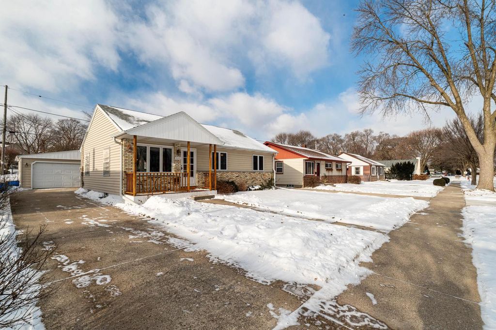 4049 S Hately AVENUE, Saint Francis, WI 53235