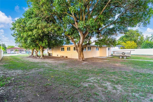 559 NW 2nd St, Florida City, FL 33034
