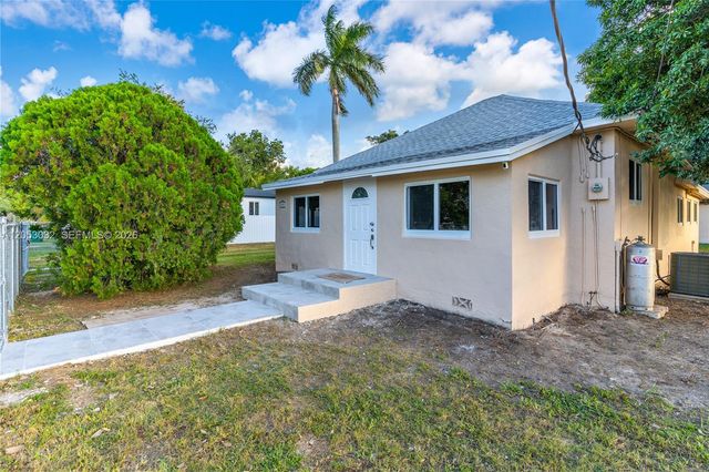 559 NW 2nd St, Florida City, FL 33034
