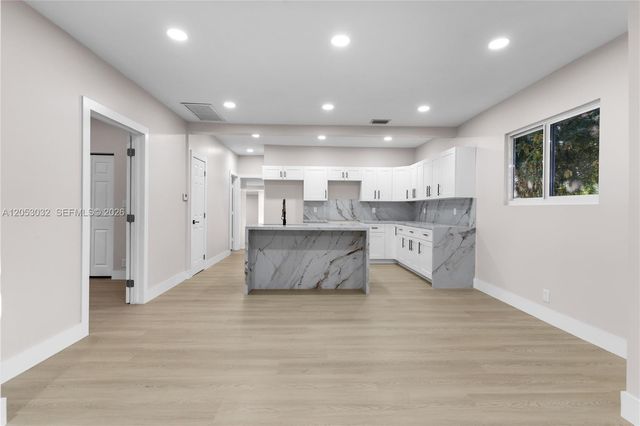 559 NW 2nd St, Florida City, FL 33034