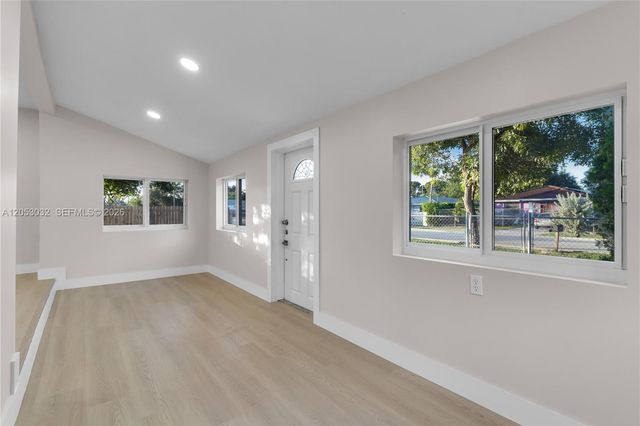 559 NW 2nd St, Florida City, FL 33034
