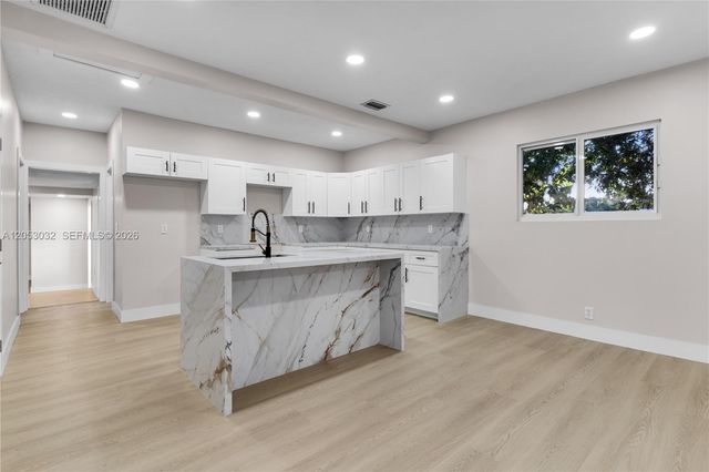 559 NW 2nd St, Florida City, FL 33034