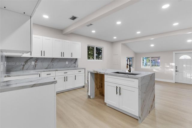 559 NW 2nd St, Florida City, FL 33034