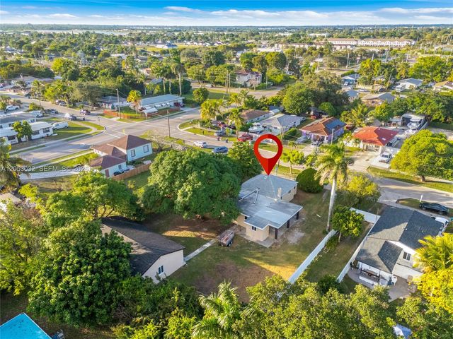 559 NW 2nd St, Florida City, FL 33034