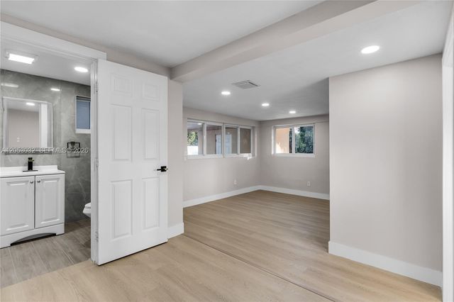 559 NW 2nd St, Florida City, FL 33034
