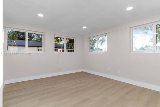 559 NW 2nd St, Florida City, FL 33034
