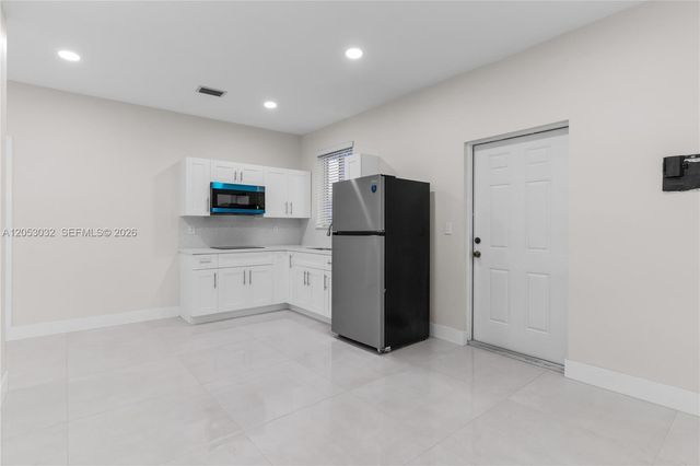 559 NW 2nd St, Florida City, FL 33034