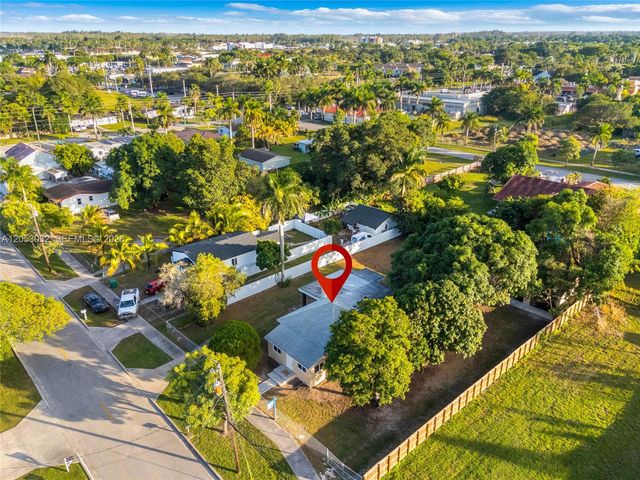 559 NW 2nd St, Florida City, FL 33034