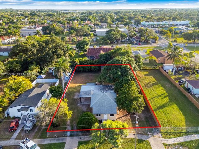 559 NW 2nd St, Florida City, FL 33034